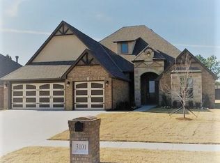 3101 Sycamore Dr, Moore, OK 73160