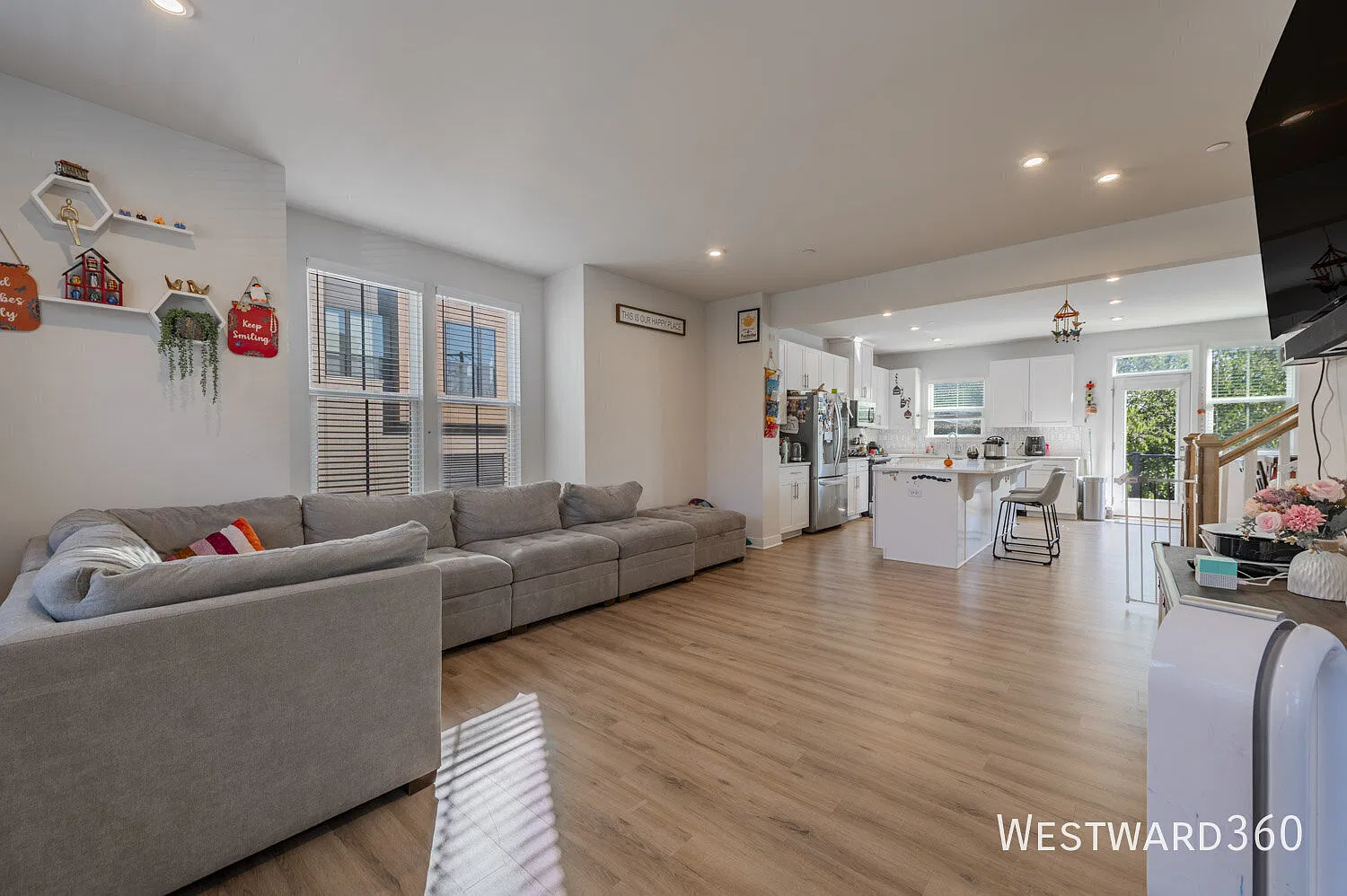 Fantastic Townhome Available 12/1 — Photo 3