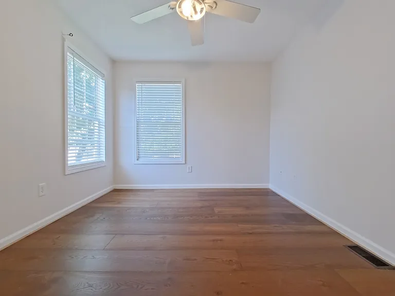 301 Cloverdale Dr — Photo 8