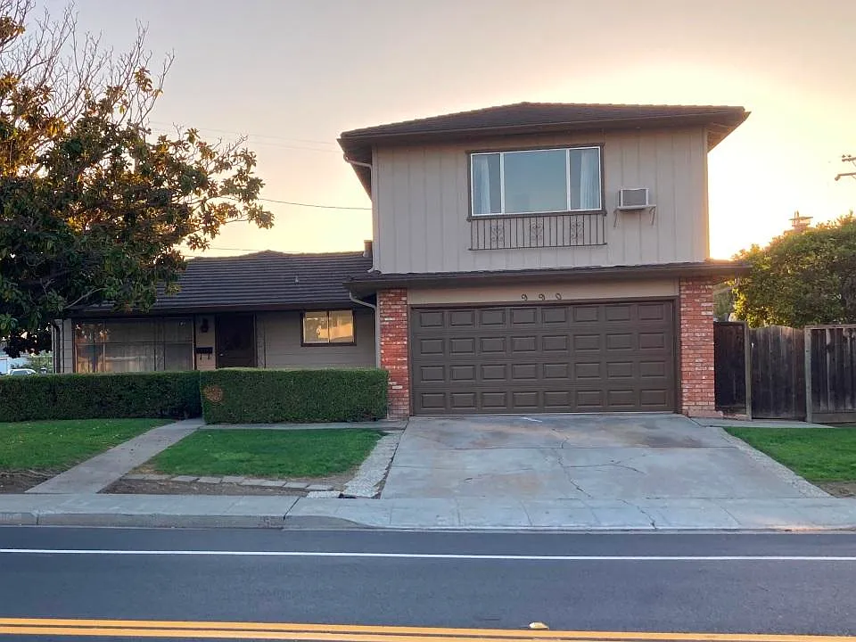 990 Live Oak Dr