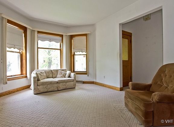4th image of 2427 N St Louis Ave
