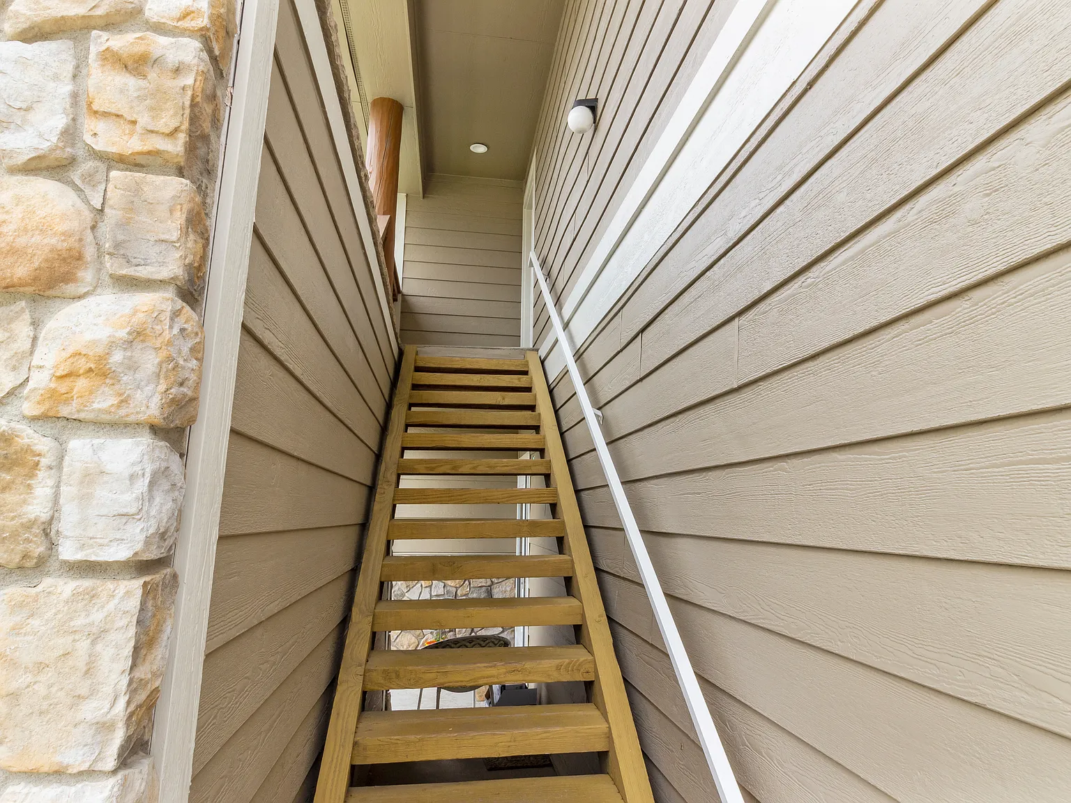 2 bed, 1038 sqft, $1,700 — Photo 2