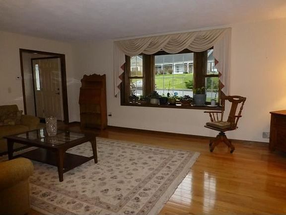 4th image of 609 Stonehedge Dr