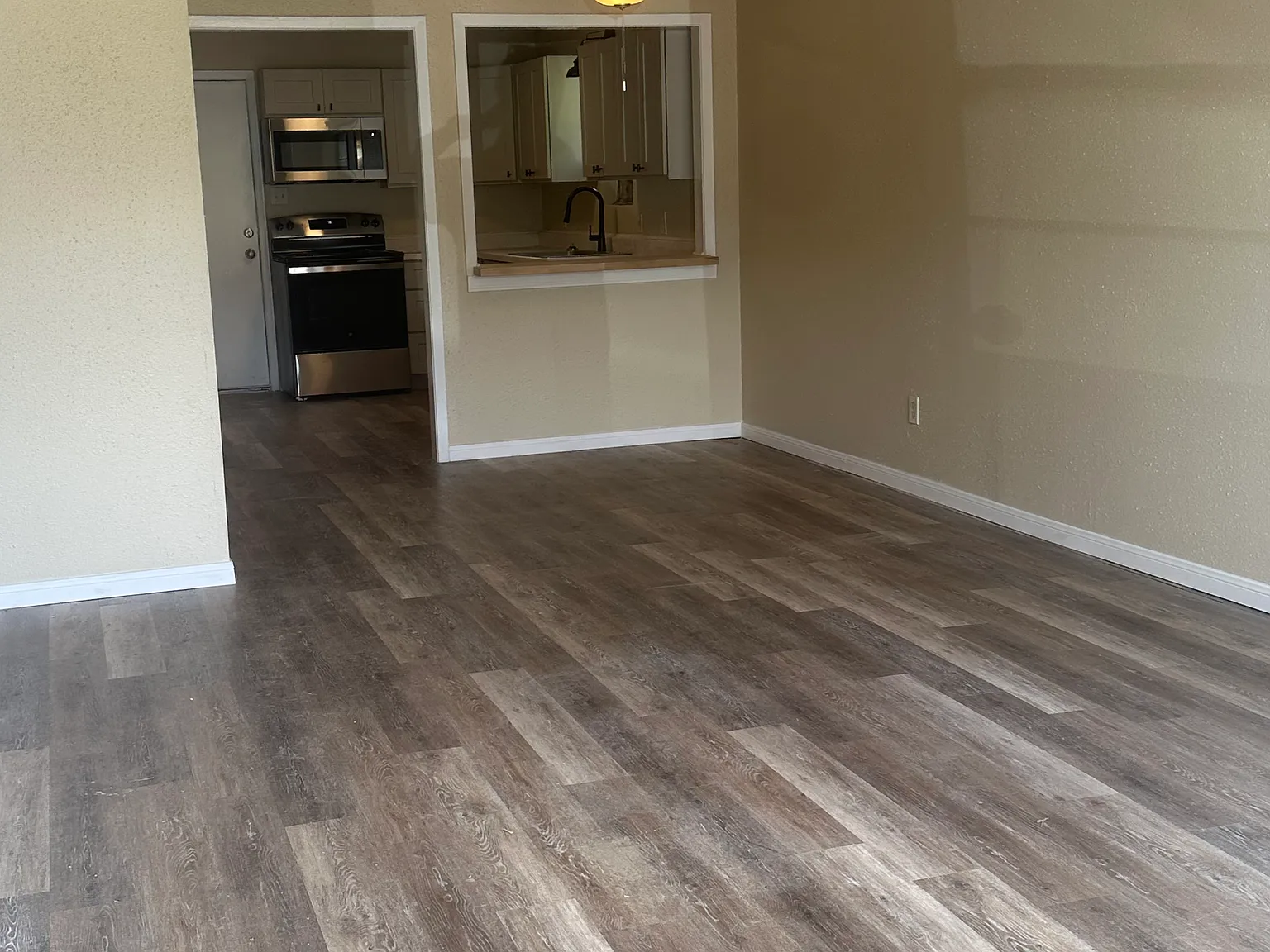 2 bed, 1000 sqft, $995 — Photo 3