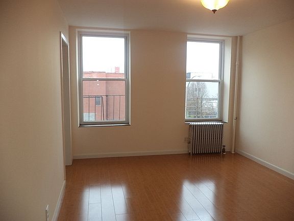 2nd image of 289 Columbia St APT 4