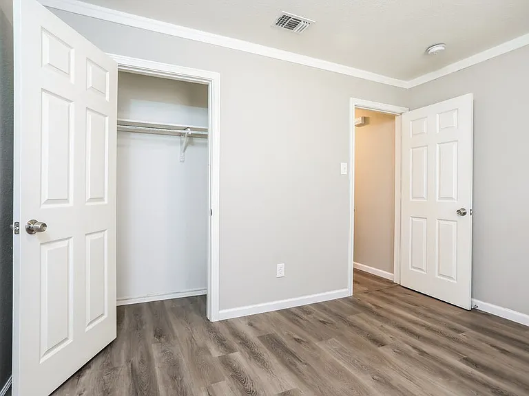 4210 Glen Hollow Cir — Photo 16