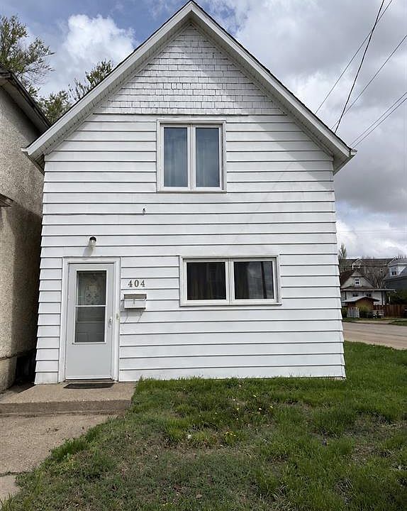 1st image of 404 Fairford STREET W
