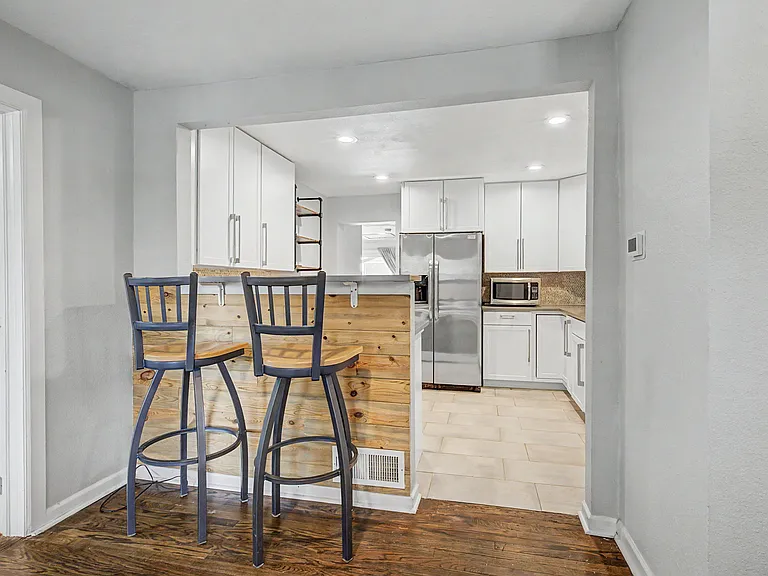 2991 Hudson St — Photo 5