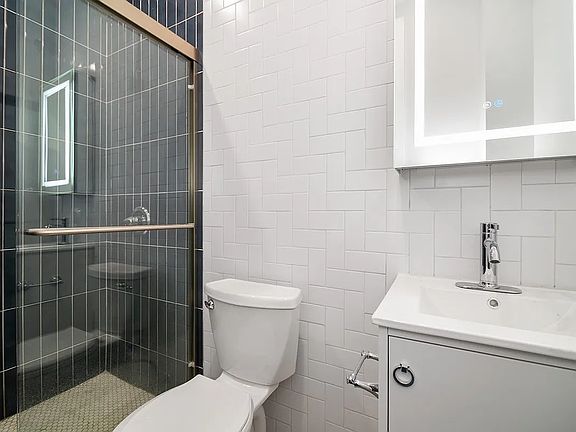 4th image of 117 W 57th St APT 4A