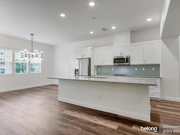 5832 Crespi Way — Photo 10
