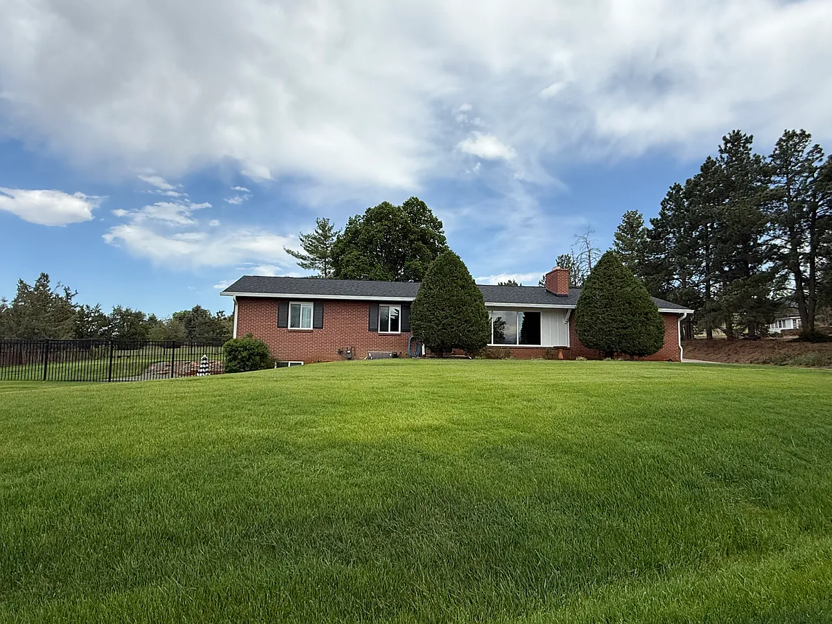 Building Photo - 446 Theresa Dr