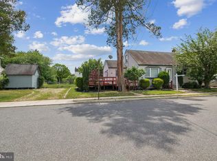 12 Walnut St, Westville, NJ 08093