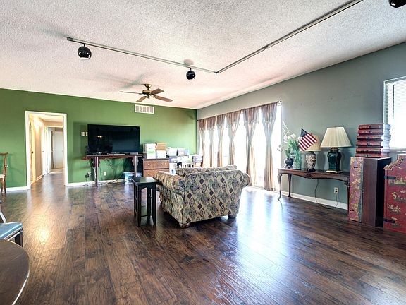 5th image of 1960 N Parkway Ave #1106