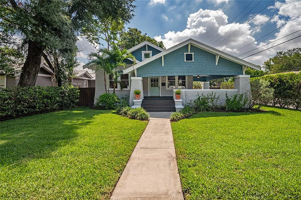 3 bed, 2.0 bath, 2410 sqft, $3,950 — Photo 2