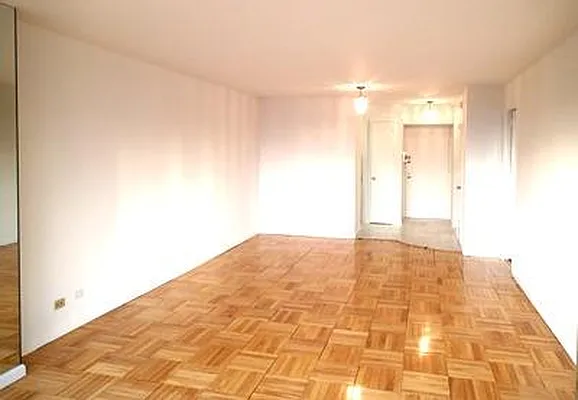 Rented by New York Private Realty Group | media 16