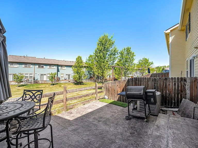 348 Smith Cir — Photo 18