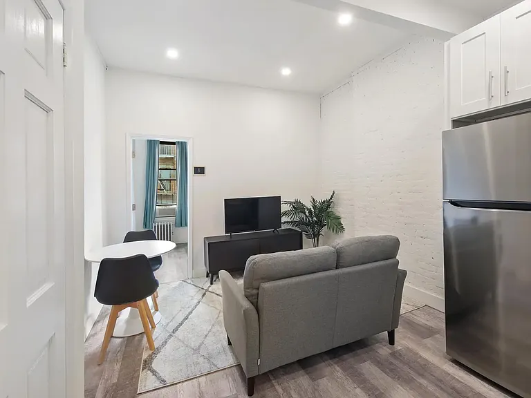 611 E 11th St #5D — Photo 3