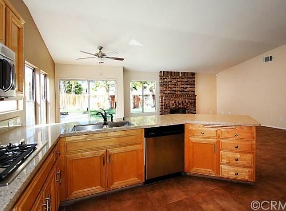 4th image of 2890 Taylor Ave