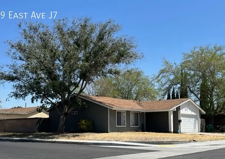 429 E Avenue J7 — Photo 19