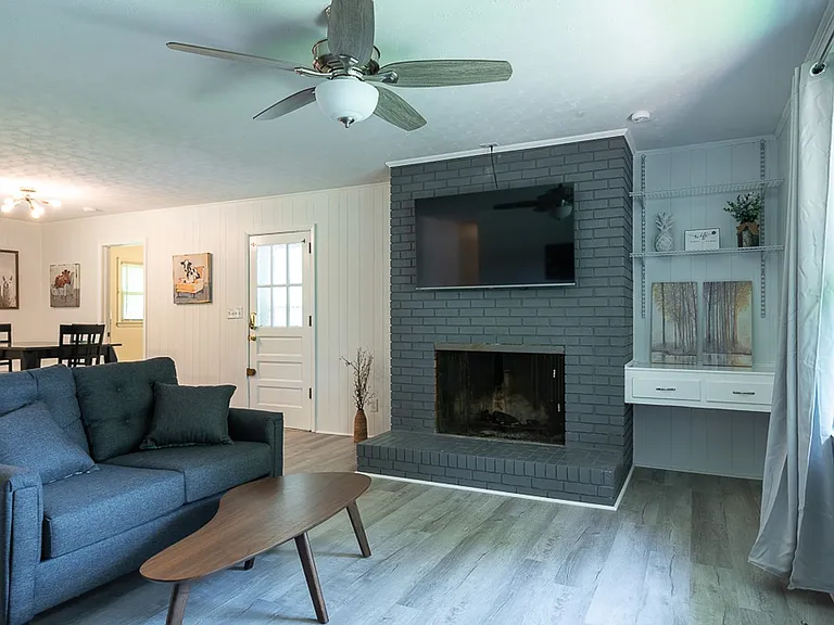 320 Broken Saddle Ln — Photo 6