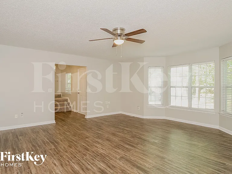 944 Highland Glen Rd — Photo 5