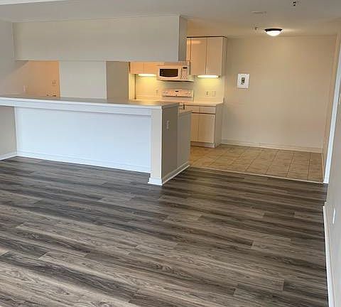 3rd image of 250 President St Unit 603