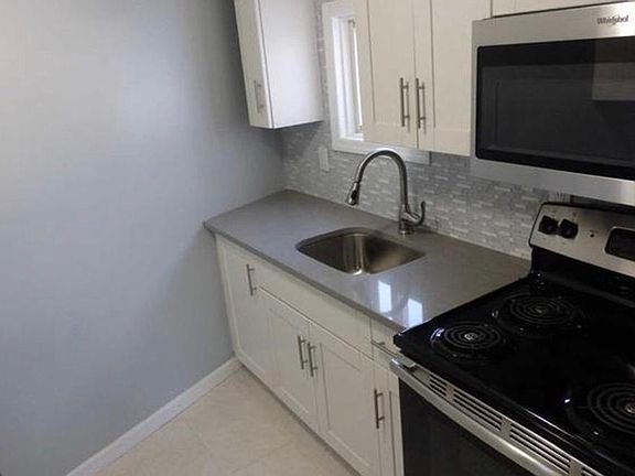 5th image of 14 Chesnut Street Lynbrook Ny