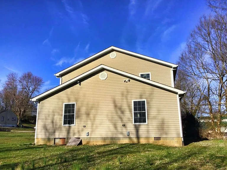 277 Richmond Ave — Photo 6