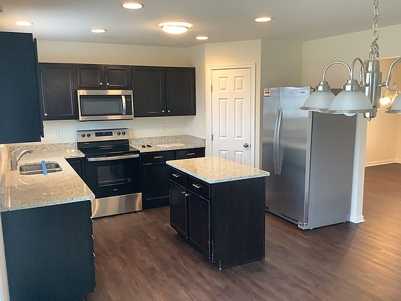 3rd image of 10252 Meadow Glen Dr