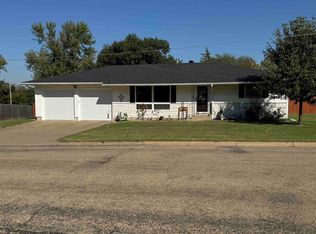 213 E 10th St, Ellsworth, KS 67439