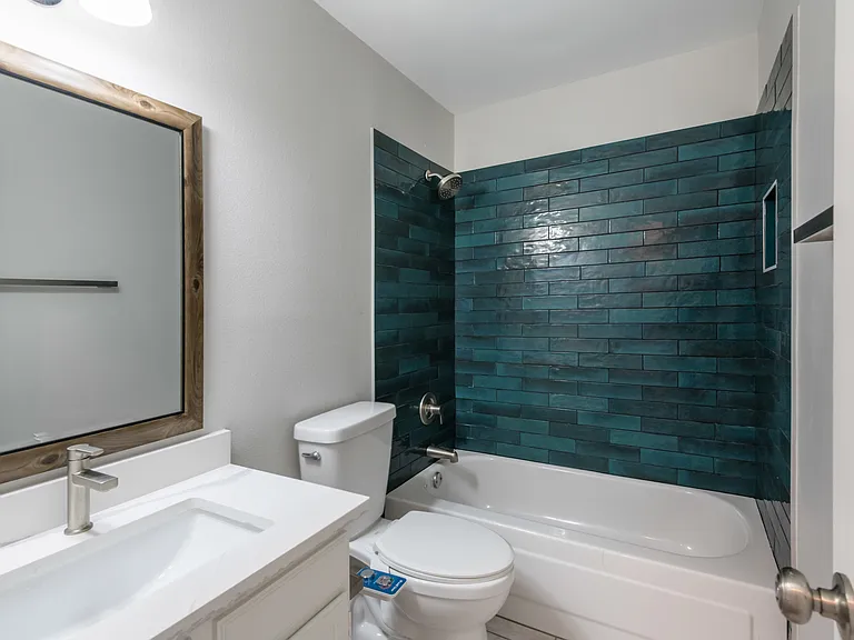 2212 Lakeshore Dr — Photo 17
