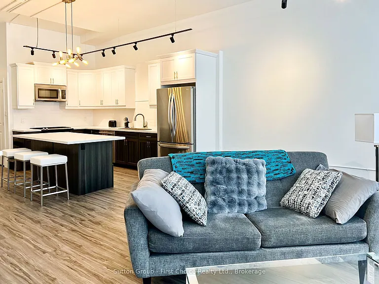 41 Market Pl #UPPER — Photo 8