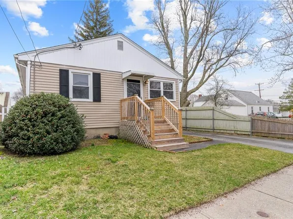 111 Midwood St, Cranston, RI 02910