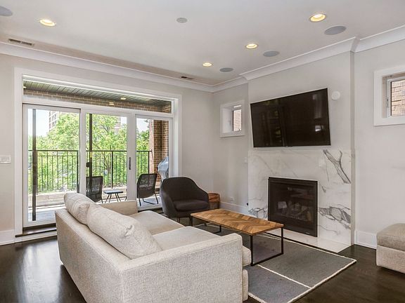 3rd image of 2018 W Le Moyne St Unit 2W