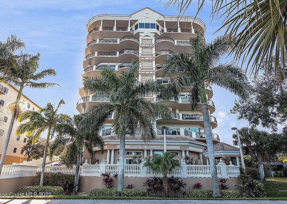 Twenty-One Riverside Condo