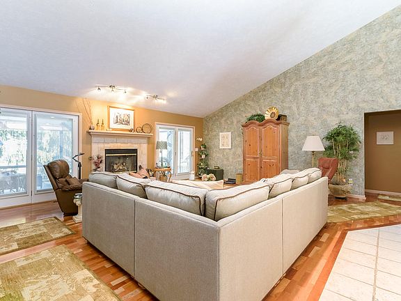 5th image of 8127 Robinbrook St