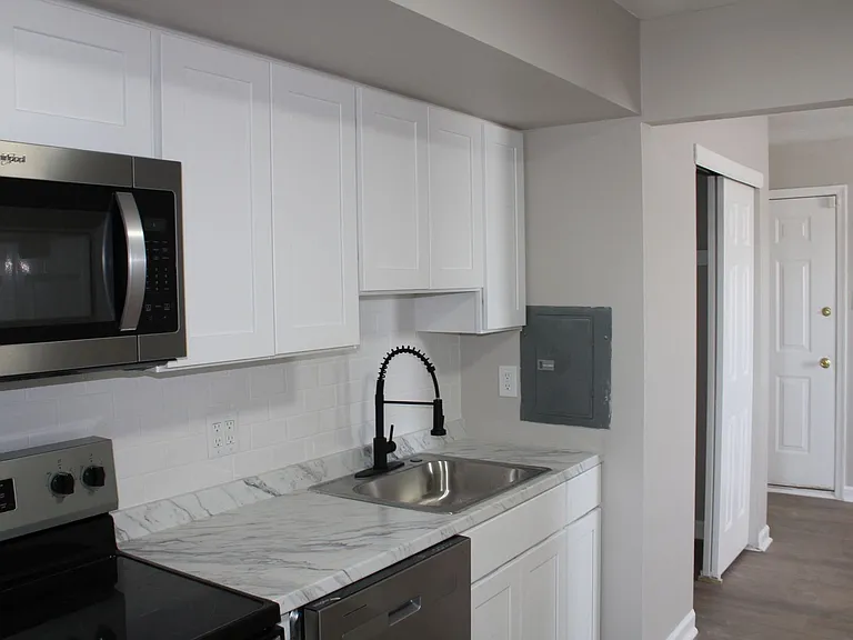 1533 Baltimore Ave — Photo 2