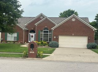 824 Eagle Crest Dr, Versailles, KY 40383