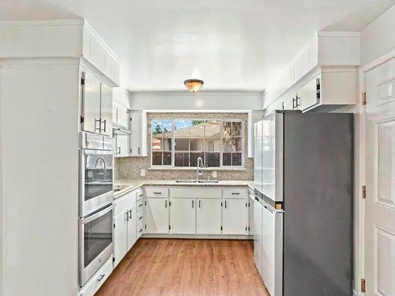 1449 Jeffery Ave — Photo 9