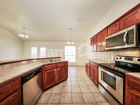 5th image of 4129 Queens Dr