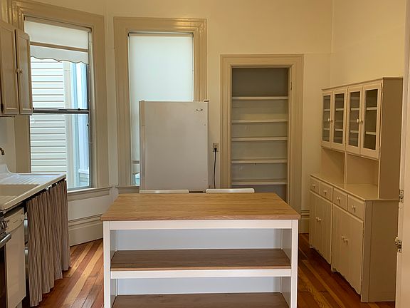 4th image of 156 Sanchez St #B