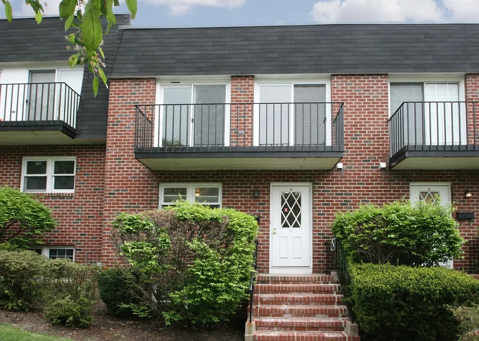 11 Carriage Way #11