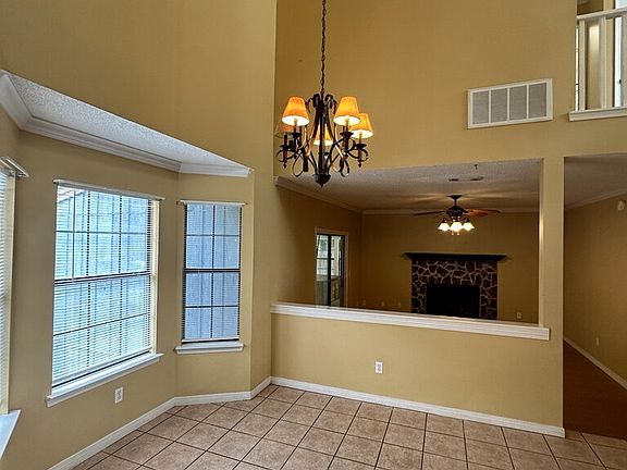 3rd image of 924 Lawton Ct