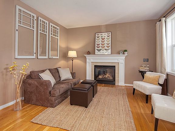 4th image of 1117 NE Katsura St #4