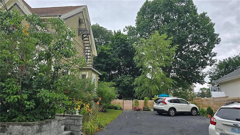 1 bed, 867 sqft, $1,800 — Photo 2