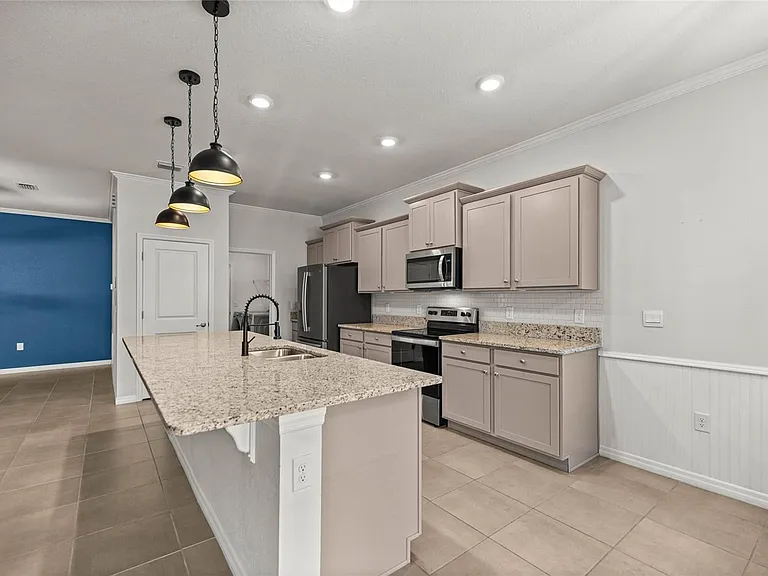 8810 SW 63rd Ave — Photo 8