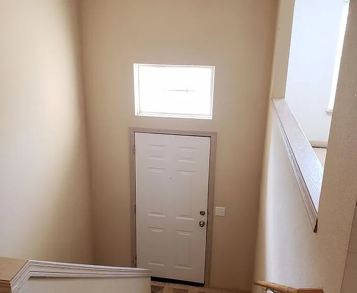 581 Woodson Ln — Photo 3