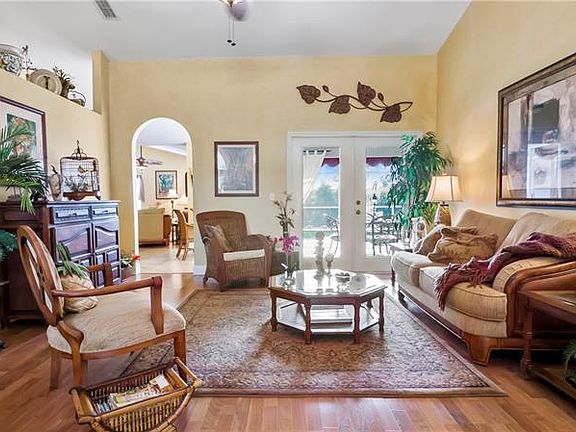 3rd image of 10625 Versailles Blvd