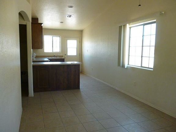 3rd image of 833 E Las Brisas Blvd