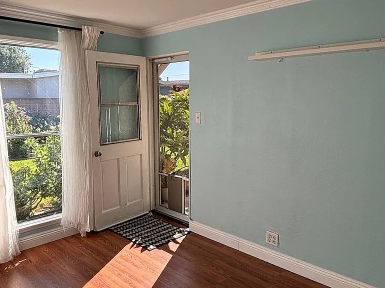 2832 Charlemagne Ave — Photo 1